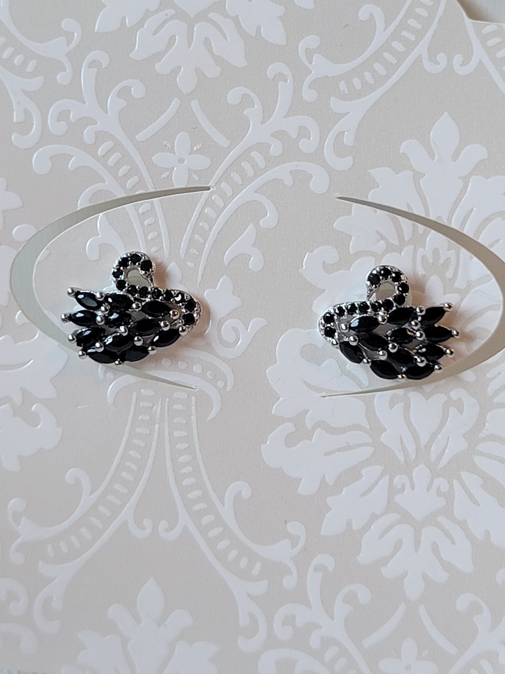 5/$25💎 Black Swan Crystal Stud Earrings - Picture 2 of 2